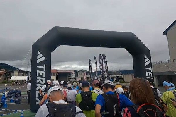 みなの天空ウルトラマラソンスタート風景