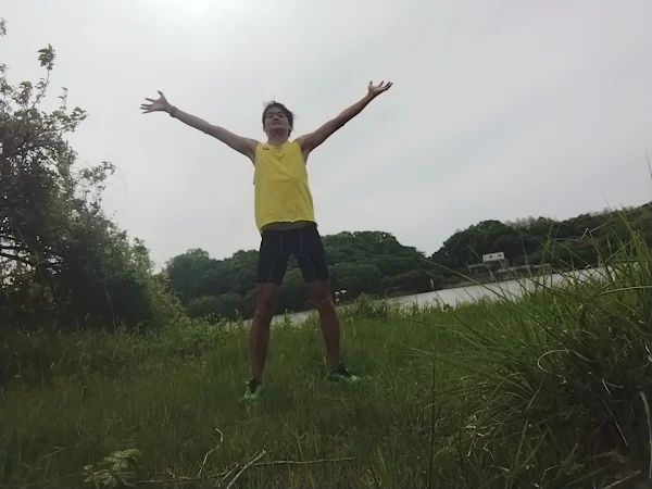 ゴールのつくし湖。45kmの峠走を走り抜いたランナーを迎える穏やかな景色