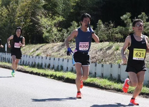 佐倉朝日健康マラソン15km地点のバナナぴろし。まだ余裕がある様子 - 第37章