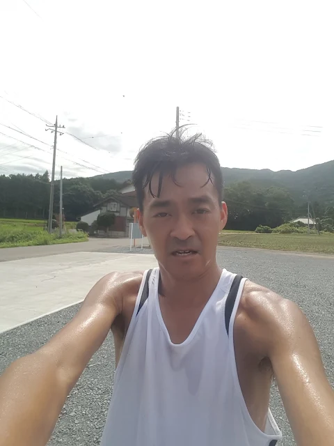 35度の炎天下でトレイルラン試走を終えた直後の様子。真夏の高負荷練習後