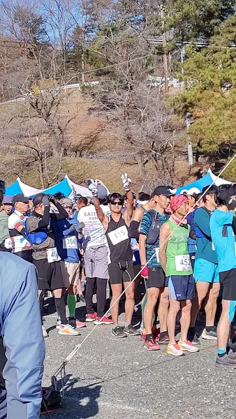 長瀞アルプストレイルレース スタート直後のランナー集団
