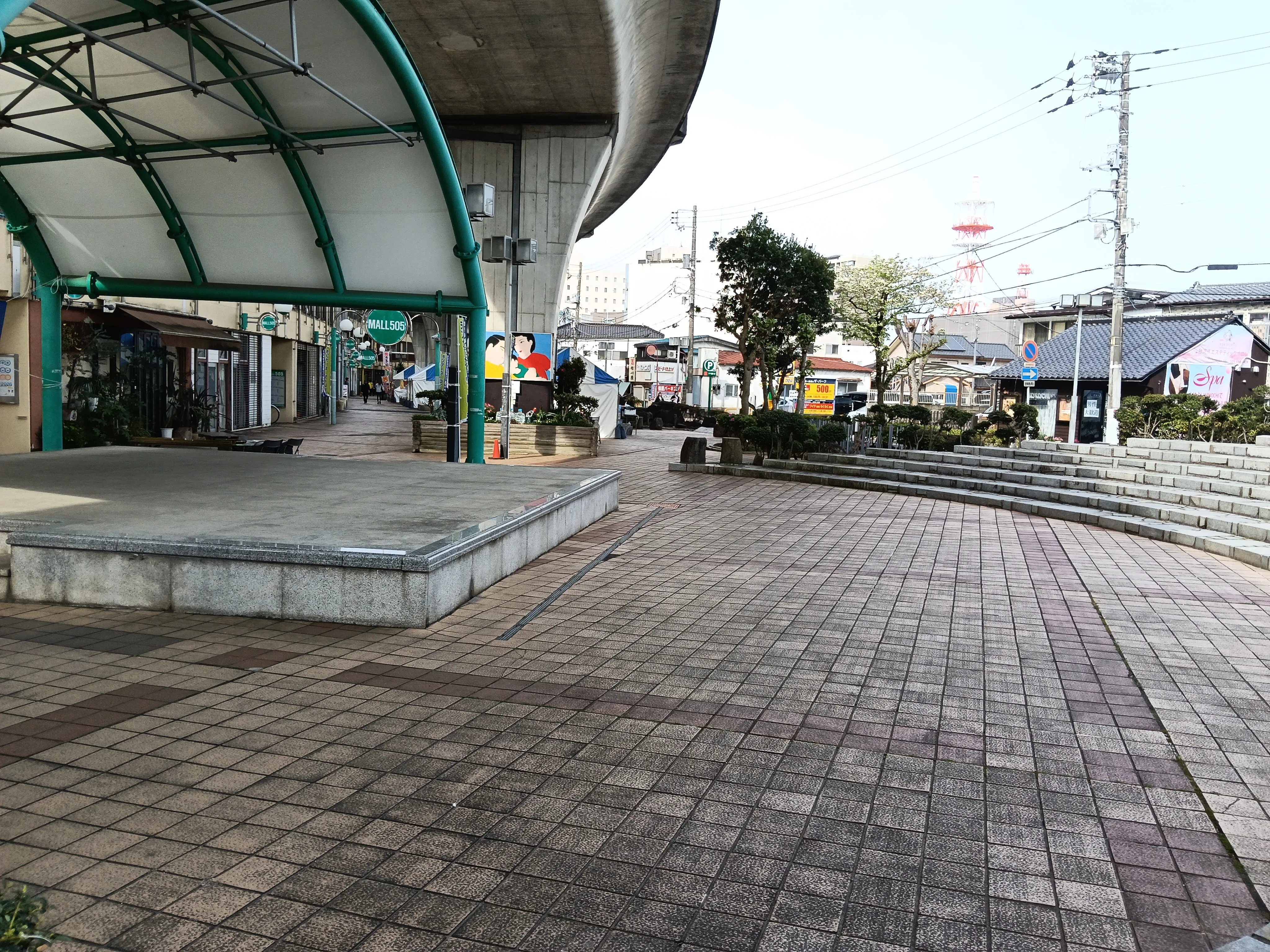 かすみがうらマラソン2026当日の駅前 — 大会朝の雰囲気とランナー