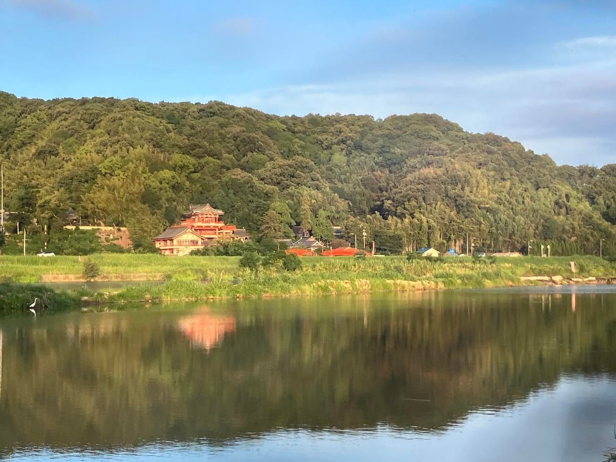 芦田川の対岸の寺