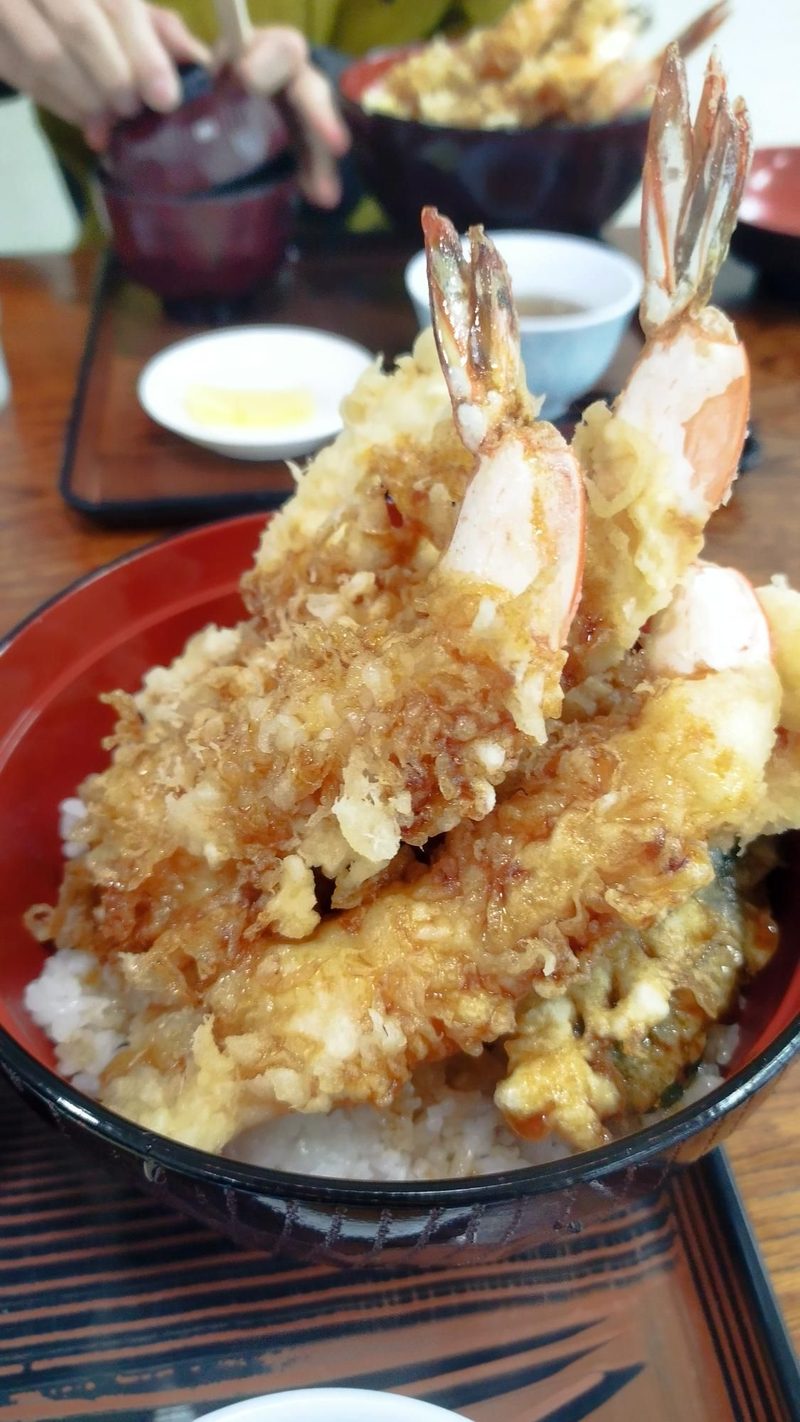 大きなえびの天丼
