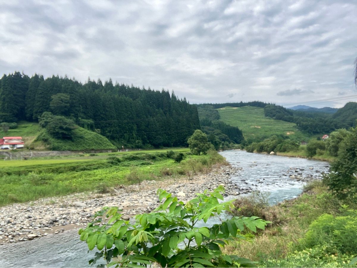 八峰町の川と田んぼ