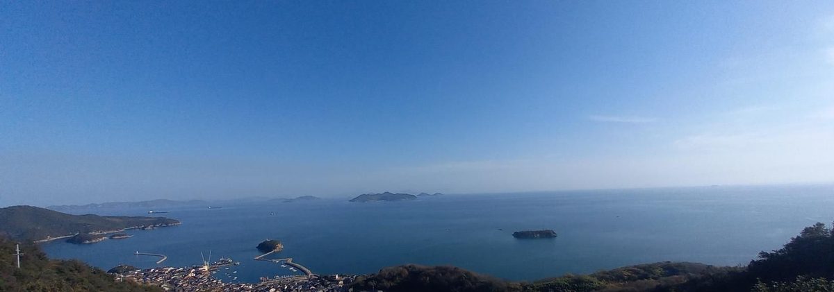 熊ヶ峰の近くから見下ろした瀬戸内の海と島