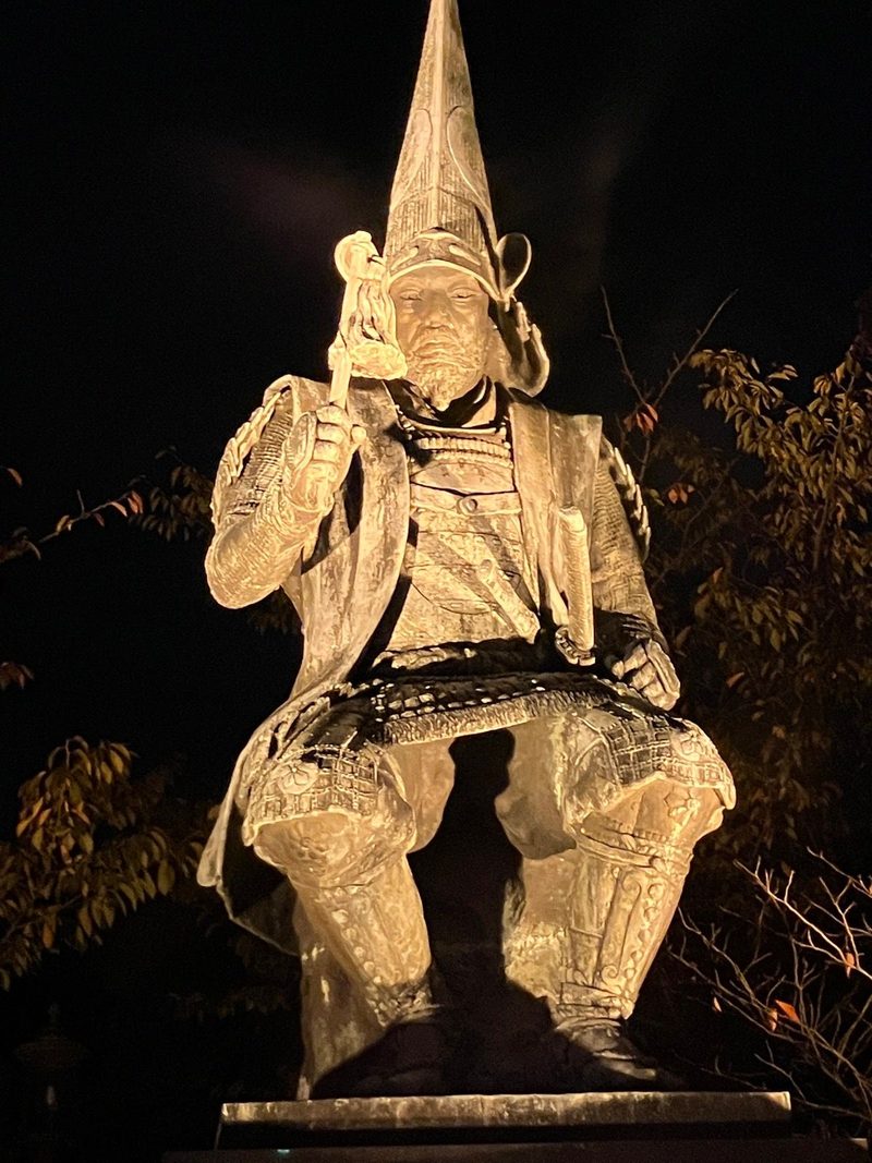 夜の加藤清正の像