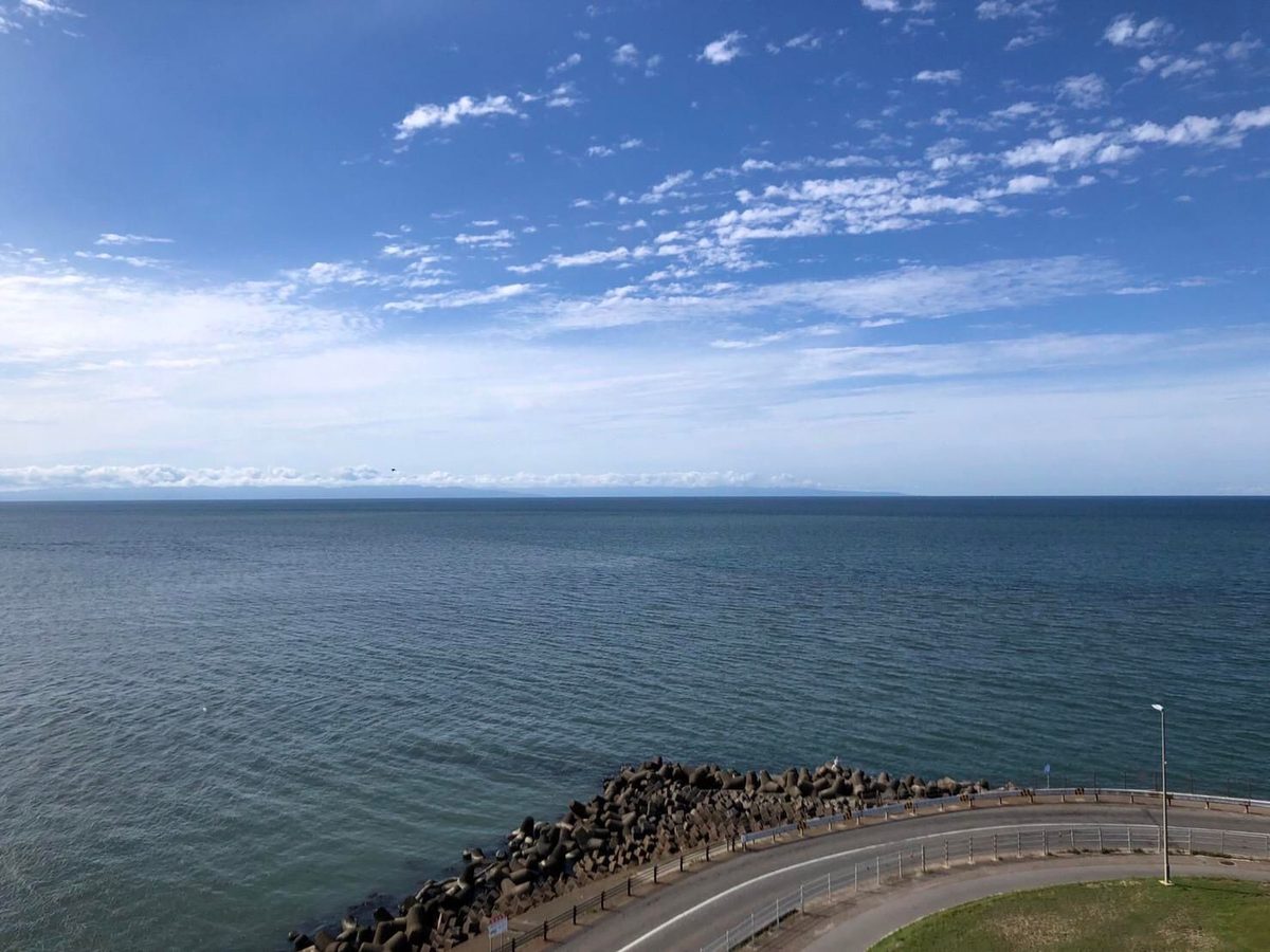 晴れた日の日本海