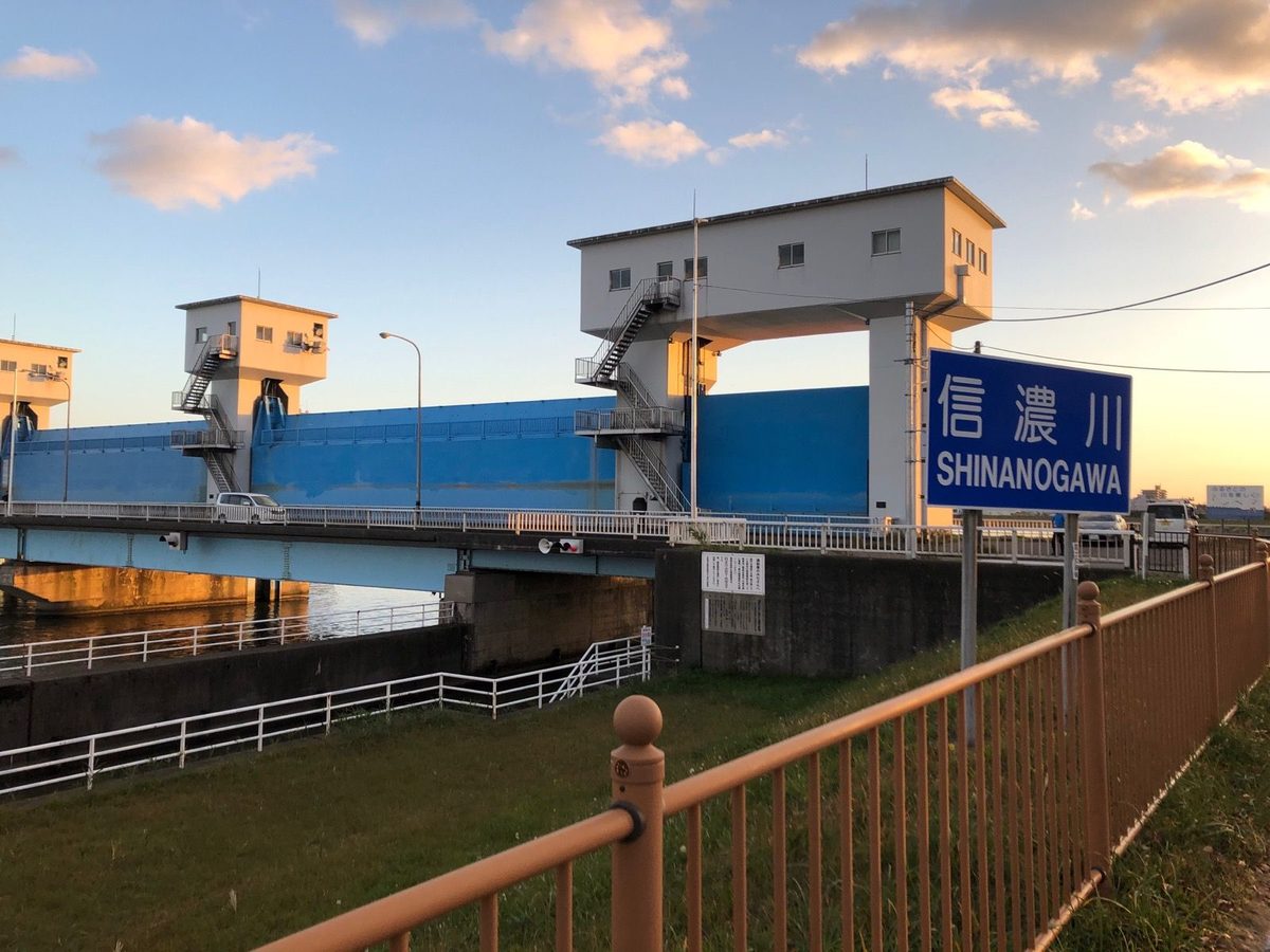 信濃川の水門