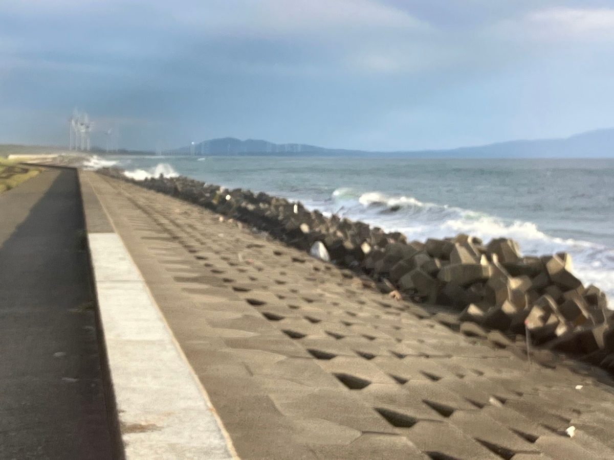 能代の海沿いの堤防