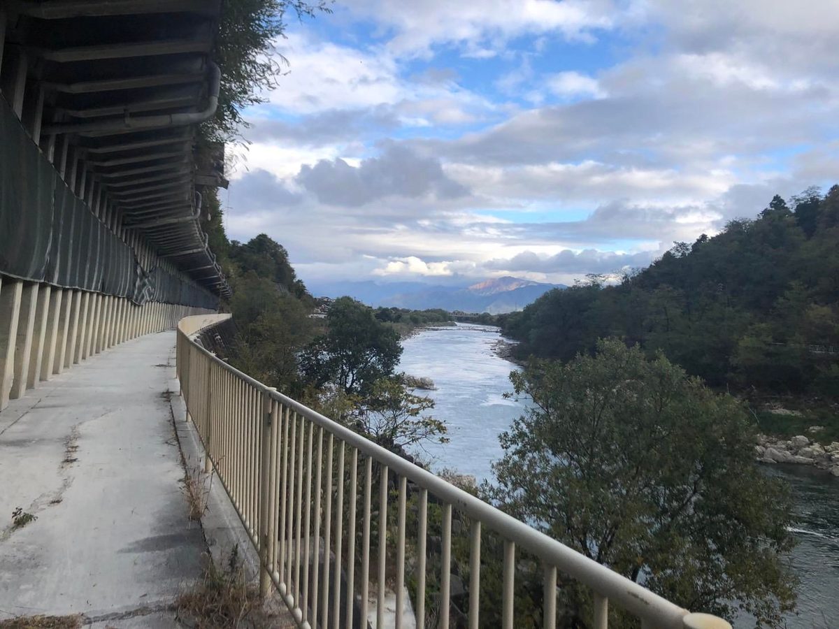 犀川沿いの歩道